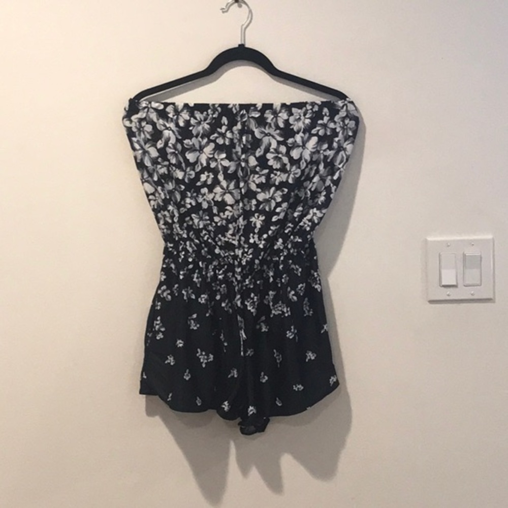 *BRAND NEW FLORAL ROMPER
